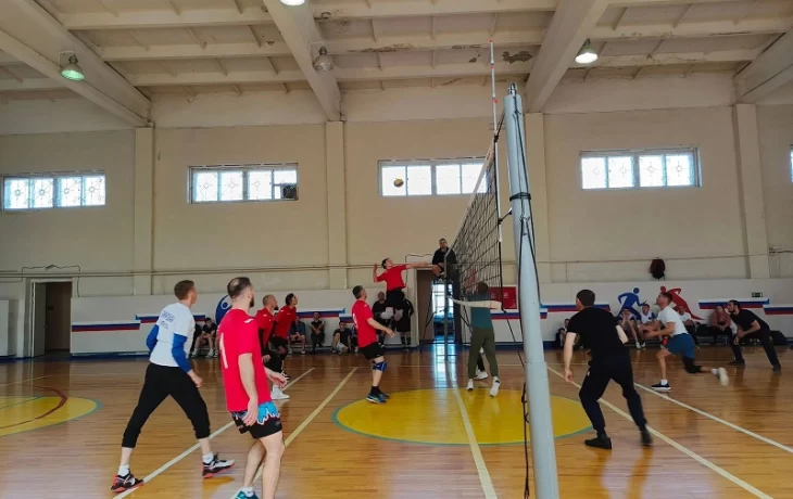 В Неверкино прошел турнир по волейболу среди мужских команд на «Кубок Духовенства»